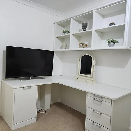 Elmdon House With 4 Spacious Bedrooms To Choose * Birmingham